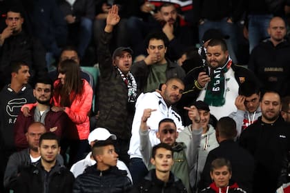 Los fans de Bulgaria hicieron gestos que obligaron a dos interrupciones del encuentro