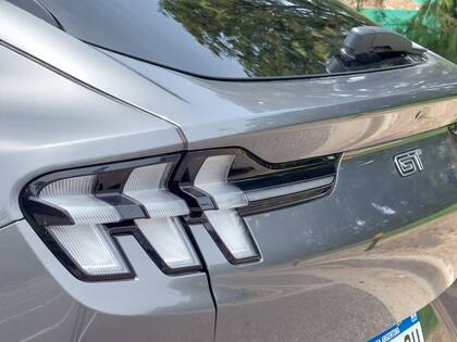 Los faros traseros tienen el ADN Mustang
