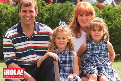 Los felices viejos tiempos. El entonces príncipe Andrés junto a Sarah Ferguson y sus dos hijas, las princesas Beatriz y Eugenia, durante un torneo de golf en Wentworth, Inglaterra, en 1996