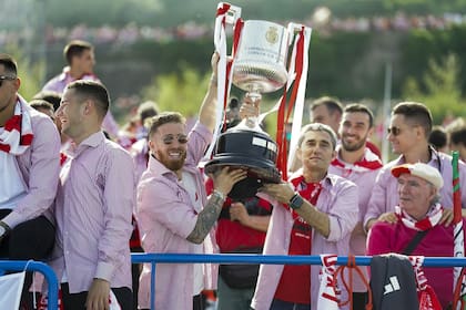 Los festejos de Athletic Bilbao luego de ganar la Copa del Rey 2023-24; busca la Supercopa de España