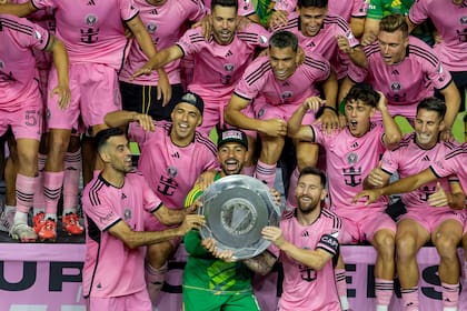 Los festejos de Messi con Inter Miami luego de ganar el Supporters' Shield, derrotando al New England Revolution en Fort Lauderdale, en octubre de 2024