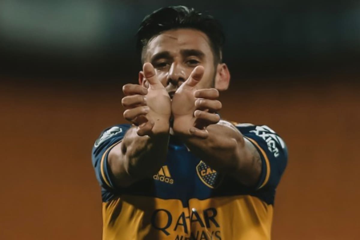 Los festejos del delantero de Boca imitando poses de la serie japonesa. Crédito: Instagram