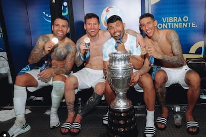 Los festejos del seleccionado argentino en el vestuario que fueron mostrados por los propios jugadores tras consagrarse campeón de la Copa América 2021