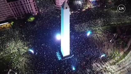 Los festejos en el Obelisco desde el drone de LA NACION