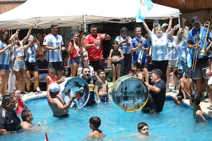 Los festejos en la casa de Maradona