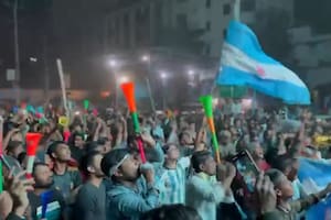 Los festejos en las calles de Bangladesh luego del triunfo de Argentina ante Australia