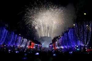 Los festejos en París se concentraron en el Arco del Triunfo