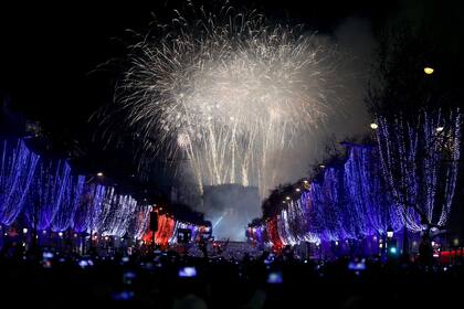 Los festejos en París se concentraron en el Arco del Triunfo