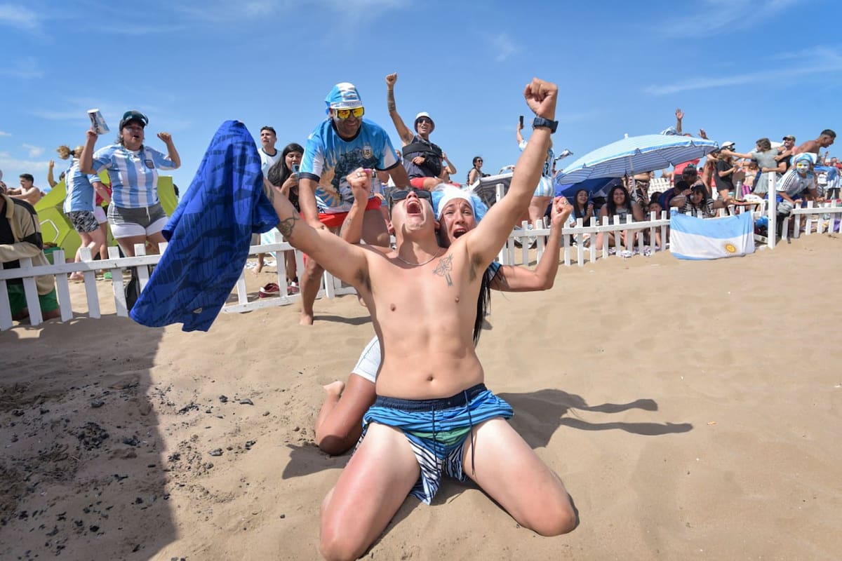 Los festejos hasta en la playa, que se vivieron en Mar del Plata