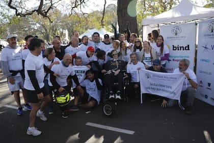 Los festejos tras participar de los 21K, con el objetivo de visibilizar la ELA y recaudar fondos para un ensayo clínico contra la enfermedad