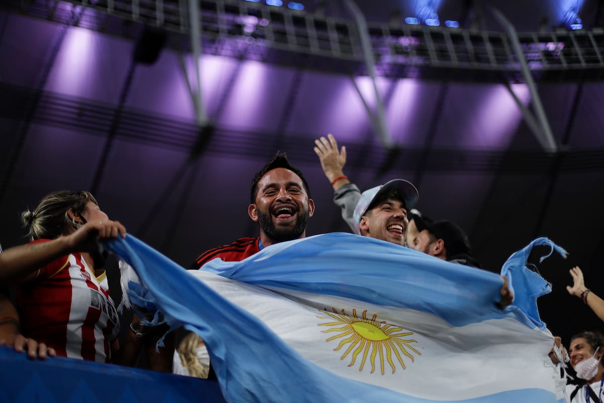 Los fieles hinchas argentinos, siempre con la selección