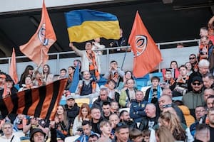 Los fieles hinchas del Shaktar Donetsk, pese a las constantes mudanzas para los distintos campeonatos