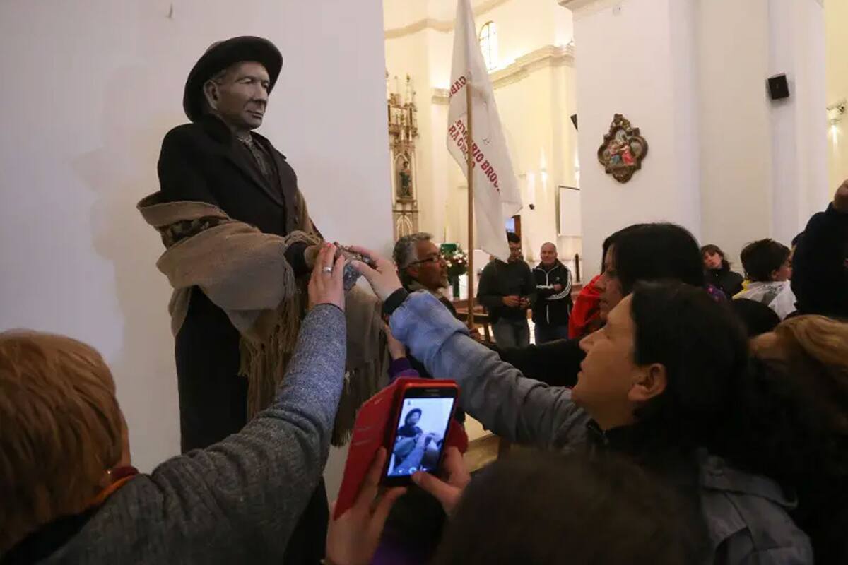 Los fieles veneran a Brochero