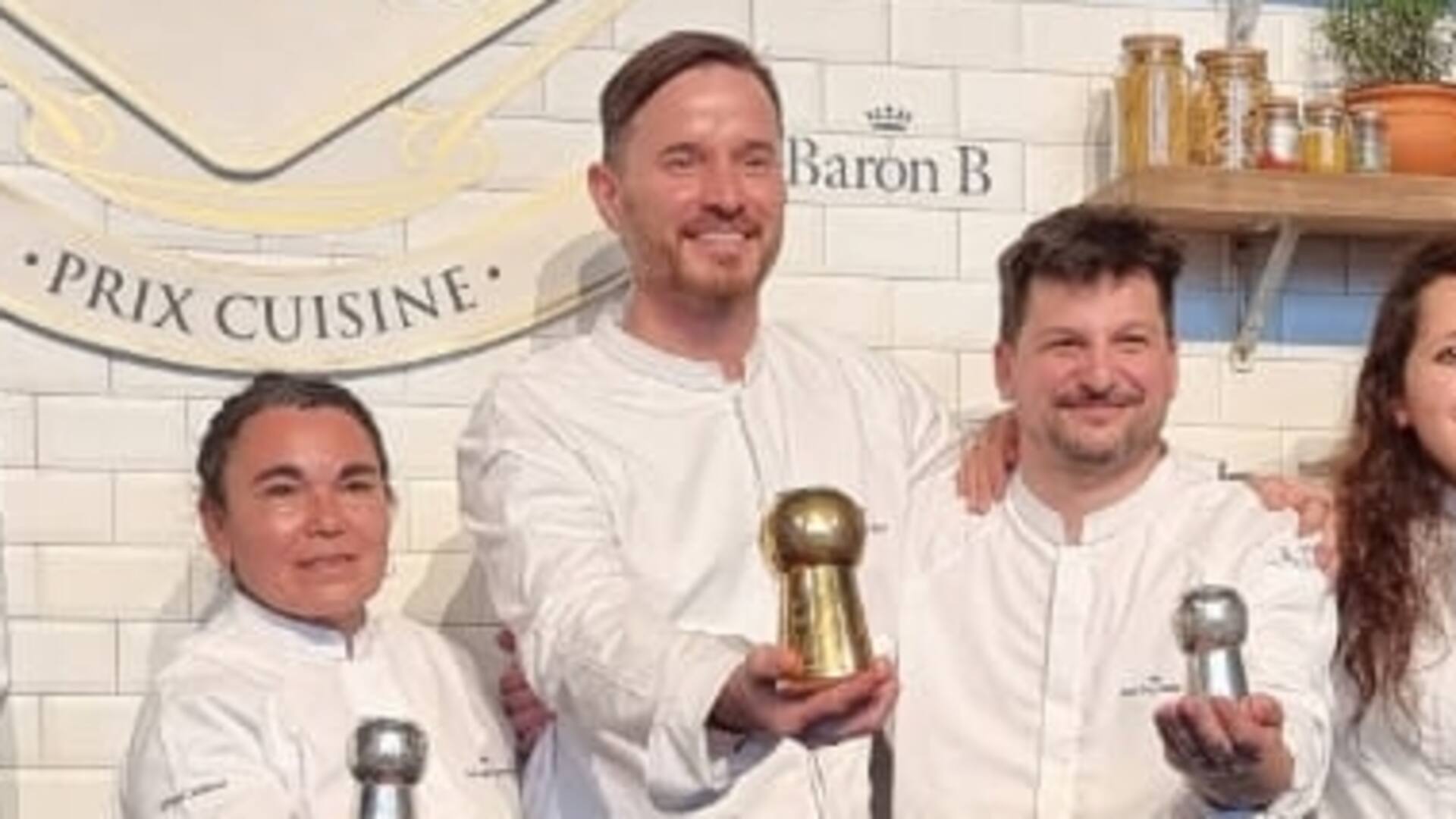Los finalistas en el escenario del Faena Art Center