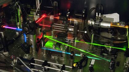 Los físicos estudian la luz valiéndose de poderosos microscopios