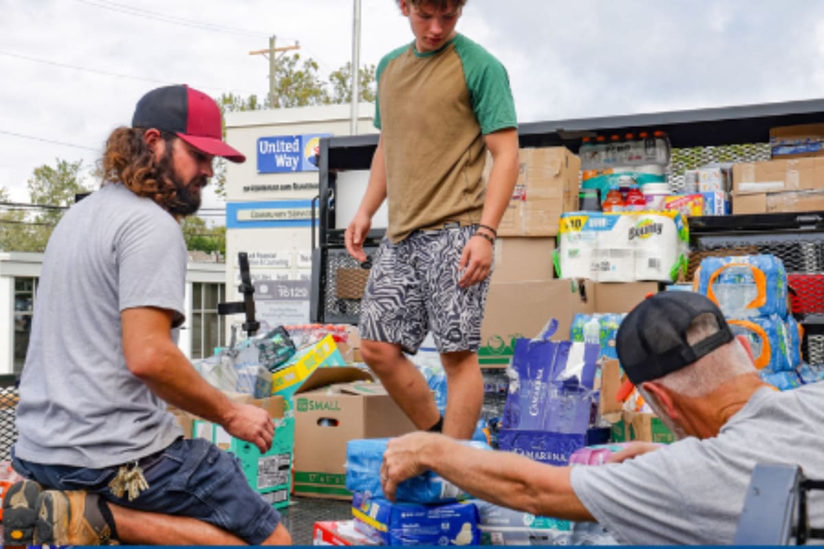 Los fondos recaudados en Giving Tuesday se destinan a ofrecer ayuda en emergencias, como refugio, alimentos y apoyo emocional tras desastres naturales (Archivo)