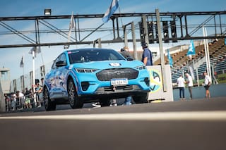 Cómo fue la carrera histórica del Ford Mustang eléctrico en las 24 horas de Buenos Aires