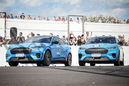Los Ford Mustang Mach-E en las 24 horas de Buenos Aires