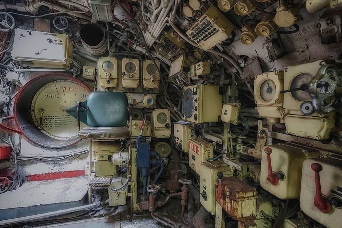 Los fotógrafos Olga Sorukhanova y Vladimir Kouksov documentaron el interior de un impresionante submarino soviético