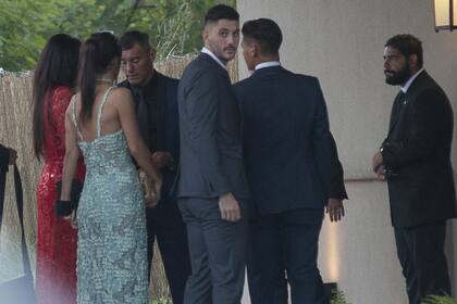 Sergio Goycochea y su familia se acercaron a Pilar para celebrar con los novios el enlace