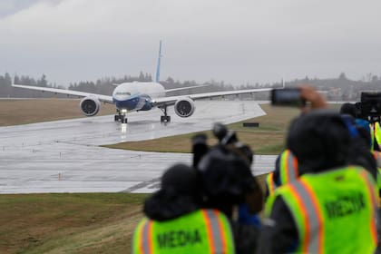Los fotógrafos se alistan para obtener imágenes del primer vuelo
