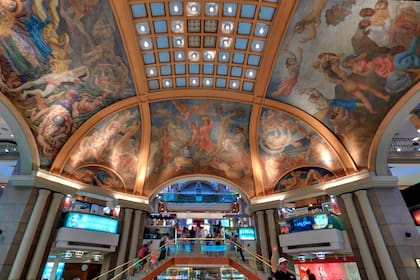Los frescos de la cúpula de Galerías Pacífico, entre los que está el de Antonio Berni.