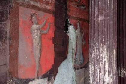 Los frisos abarcan tres paredes de una sala de banquetes
