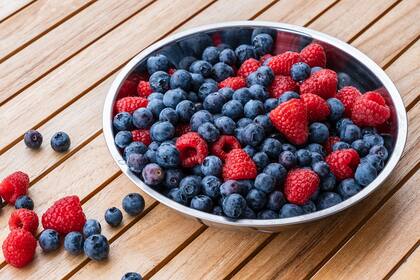 Los frutos rojos, por su alto contenido en antioxidantes