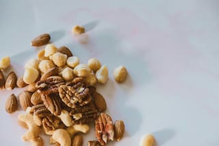 Los nueve frutos secos que recomiendan los cardiólogos para cuidar el corazón después de los 50