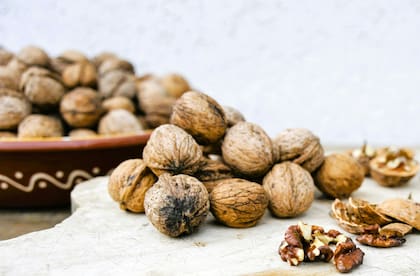 Los frutos secos contienen nutrientes como el potasio, magnesio, calcio, fósforo, selenio y el zinc