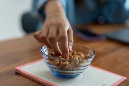 Los frutos secos son ideales como snacks por su alto contenido de fibra