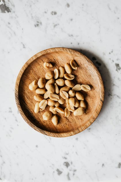 Los frutos secos son una excelente opción por su combinación de proteínas, grasas saludables y micronutrientes esenciales