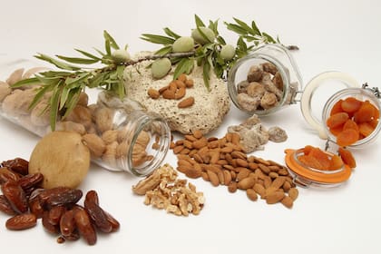 Los frutos secos y productos como las semillas son ricos en vitamina E y omega-3