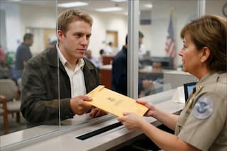 “Carga pública”: qué significa la nueva regla que aplicará el Uscis a los migrantes en EE.UU.