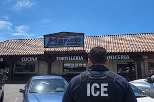 El operativo migratorio frustrado por la comunidad en un supermercado de California