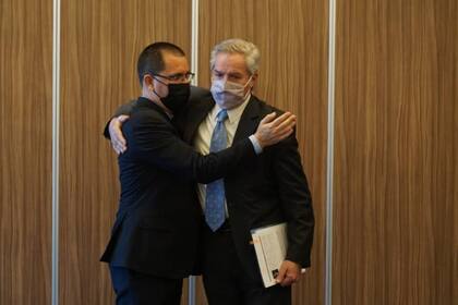 Los funcionarios se reunieron en vísperas del encuentro de la Celac que se desarrollará este sábado; apenas días atrás, ONG denunciaron al gobierno de Nicolás Maduro por el presunto asesinato de 825 personas en el primer semestre de 2021