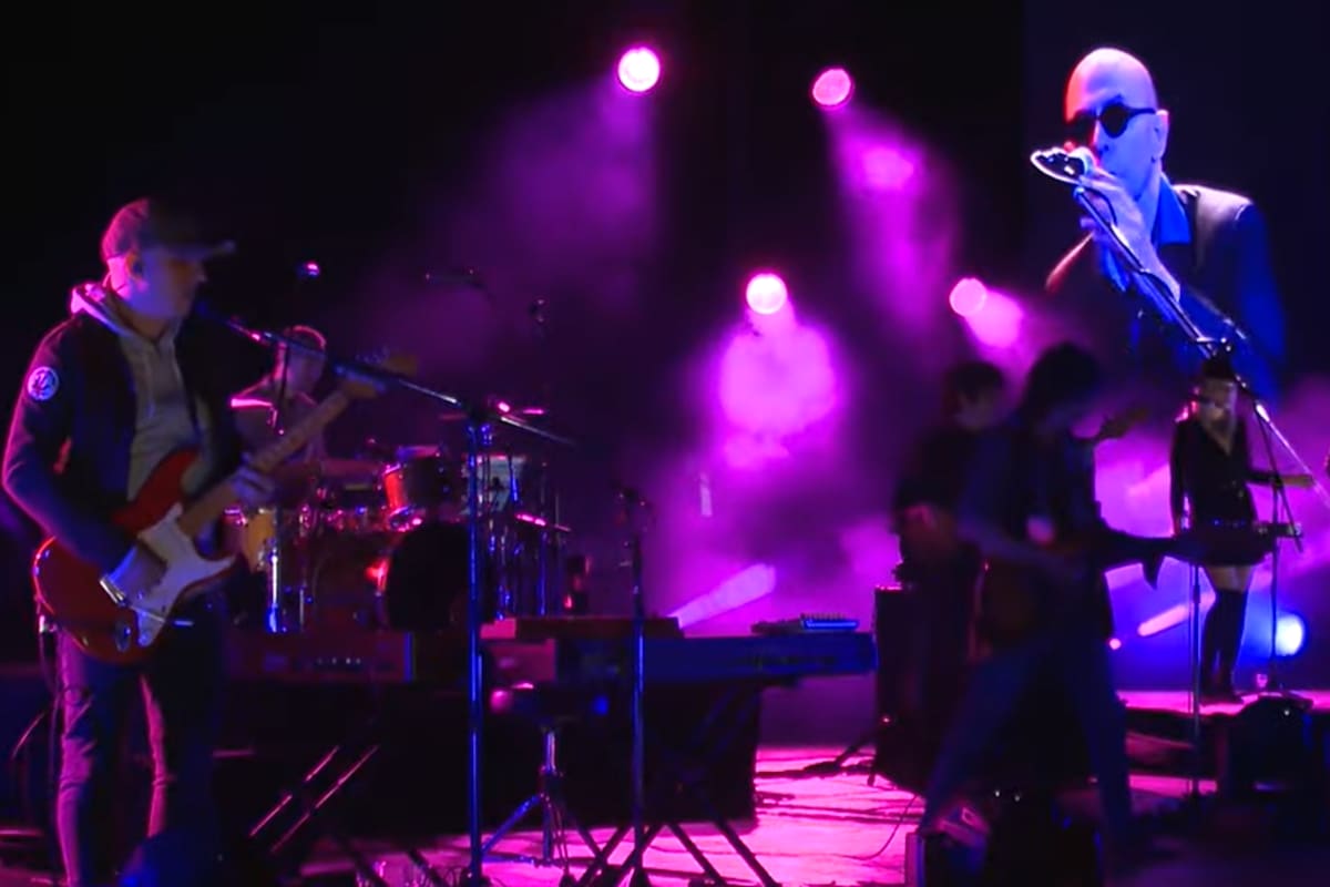 "Los fundamentalistas del aire acondicionado", la banda del Indio Solari, liberó su show en YouTube para que todos los usuarios pudieran disfrutarlo.