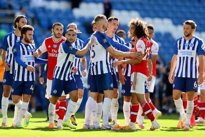 Los futbolistas de Arsenal se enfurecen con Maupay tras la lesión del arquero Leno; "deben aprender humildad. Hablaron mucho cuando estaban 1-0. ¡Tuvieron su merecido!", enfatizó el delantero de Brighton.