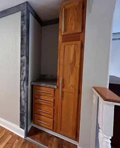 Los gabinetes con una pared al lado