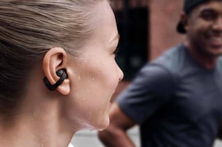 Samsung hace oficiales los Galaxy Buds On, sus primeros auriculares inalámbricos tipo clip