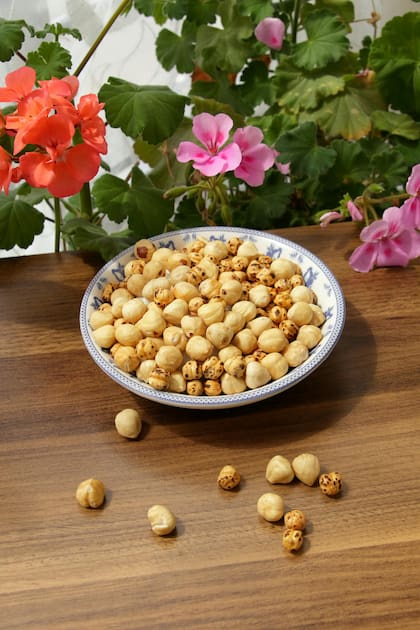 Los garbanzos crujientes se destacan como una excelente opción, que combinan sabor, textura agradable y grandes beneficios nutricionales