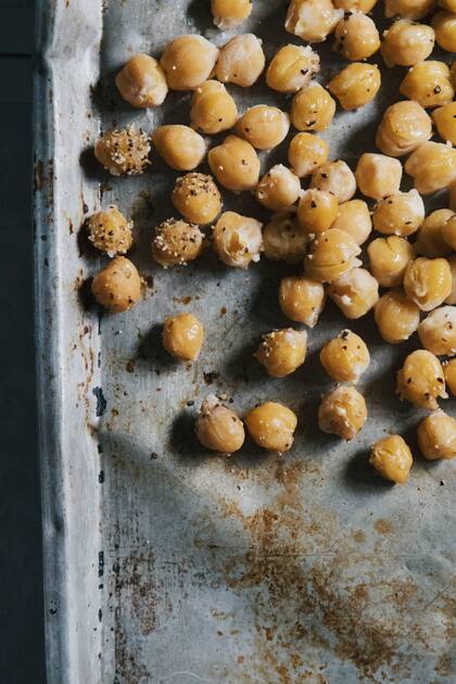 Los garbanzos son fuentes de proteínas, fibra, calcio, potasio, hierro, fósforo, magnesio, folatos, niacina, vitamina B6 y vitamina E
