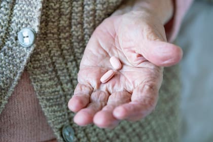 Los gastos de bolsillo en medicamentos recetados para los beneficiarios de Medicare tendrá un límite anual de US$2.000 (Archivo)