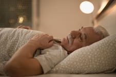 Los gastroenterólogos coinciden: estos son los alimentos que interfieren con el sueño profundo a partir de los 50 años