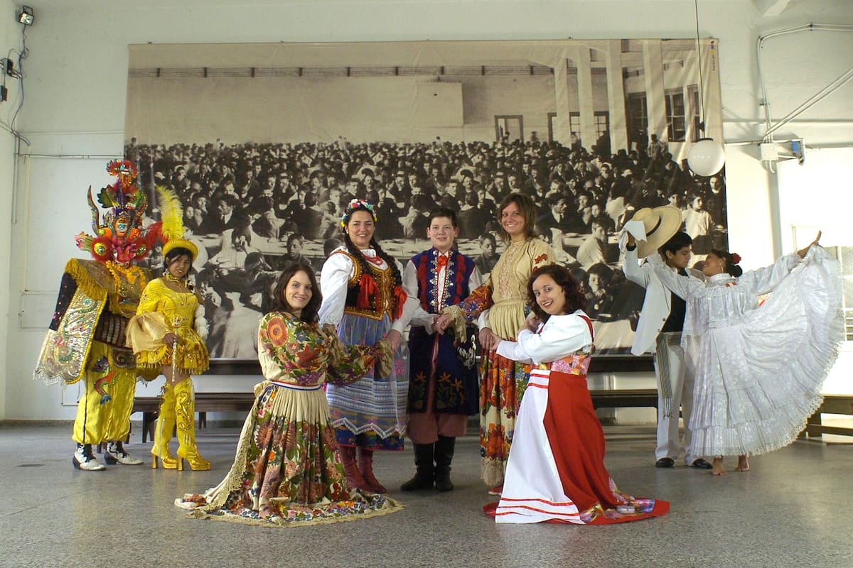 Los gauchos que quedaban del pasado, que tenían cicatrices de guerra, fueron en algunos casos venerados por los inmigrantes