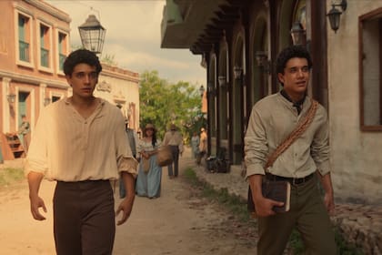 Los gemelos Aureliano Segundo y José Arcadio Segundo Buendía toman protagonismo en esta segunda parte de la serie
