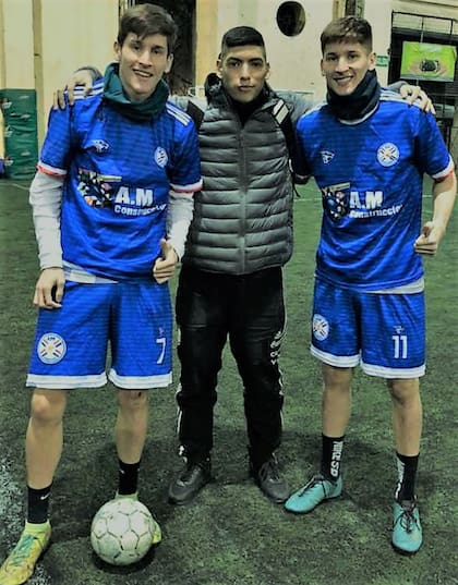 Según el manager de los jóvenes son buenos jugadores y “la van a romper en algún equipo grande"