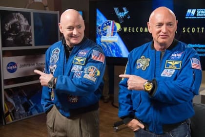 Los gemelos Kelly ayudaron a investigar cómo se comporta el cuerpo en el espacio