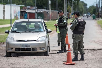 Los gendarmes informarán a los ocupantes de cada vehículo sobre las medidas de prevención frente a la pandemia de coronavirus