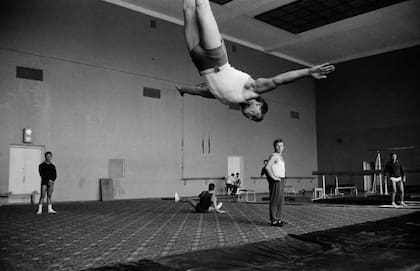 Los gimnastas soviéticos, grandes innovadores, les dieron múltiples medallas a su país